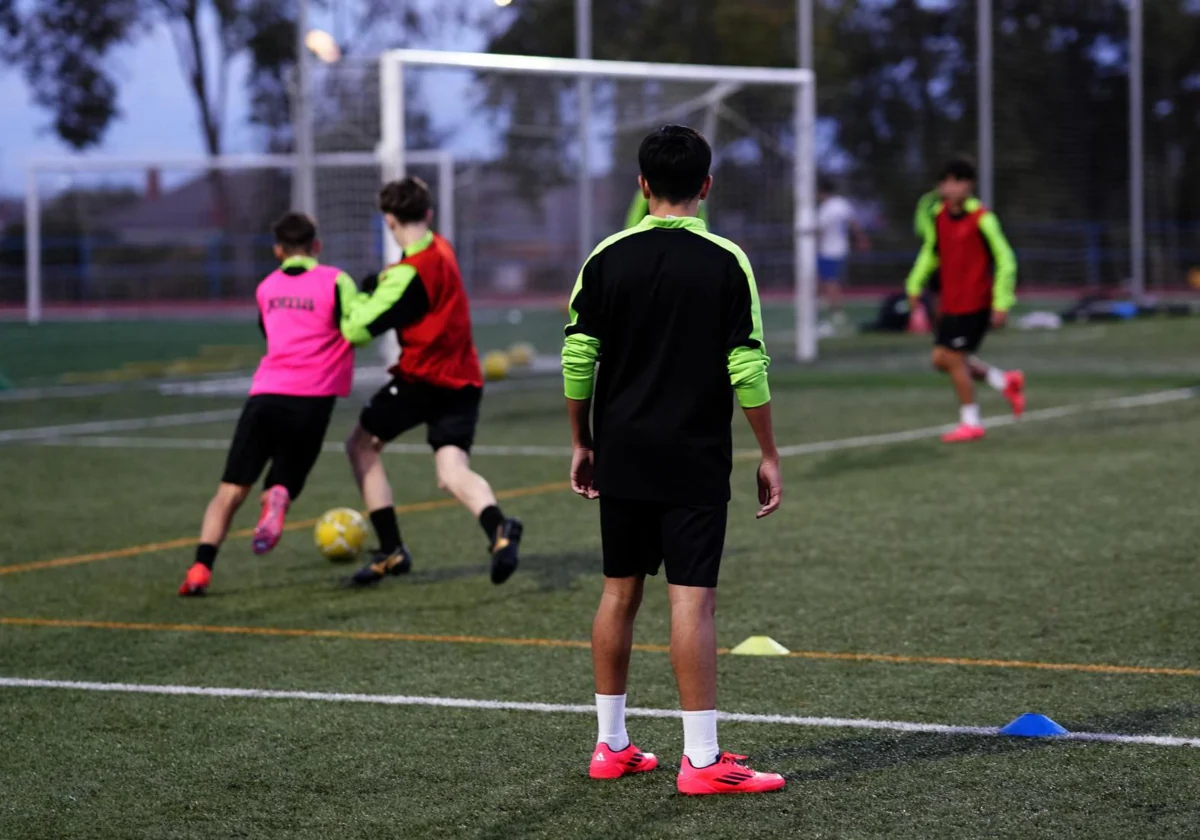 Entrenamiento de las categorías inferiores del Club Deportivo Parla Escuela Fair Play