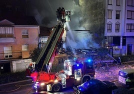 Mueren tres personas en el derrumbe de un edificio en Santander por una explosión