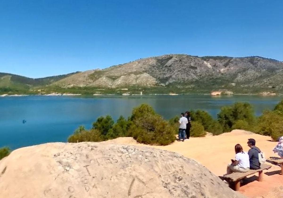 El pantano de Buendía, en la Ruta de las Caras (Cuenca)