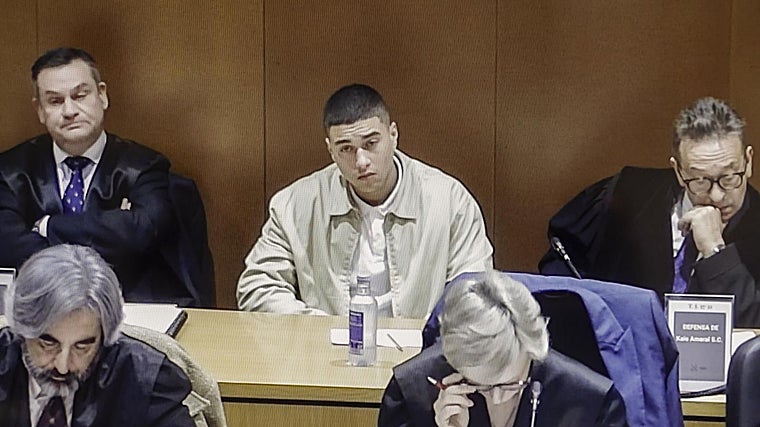 Kaio Amaral, en el centro de la imagen, durante la sesión del juicio de este lunes