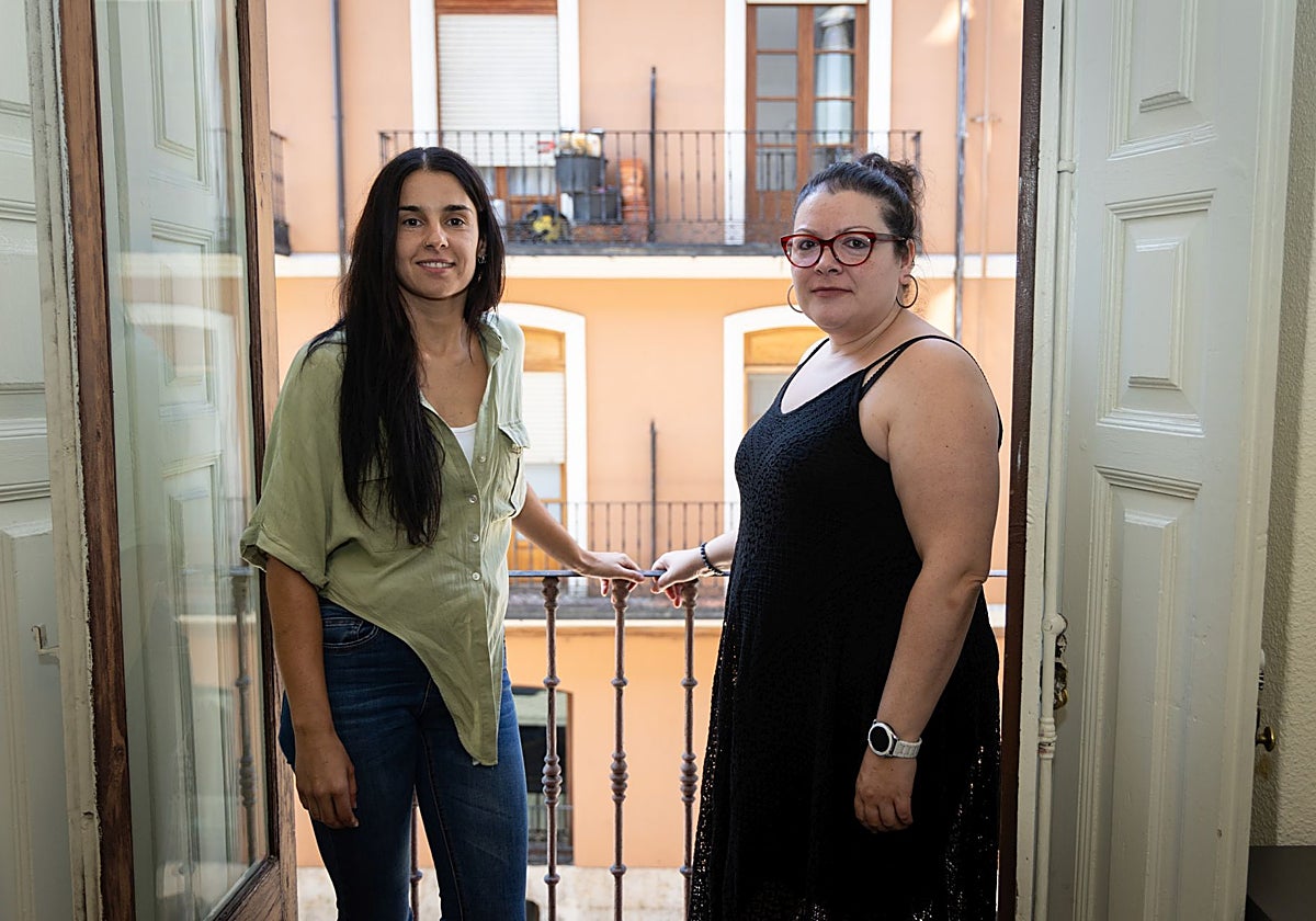 Rocío y Rebeca, trabajadoras de la Asociación Aclad, que desarrolla el programa 'Atrapadas' en tres provincias de Castilla y León