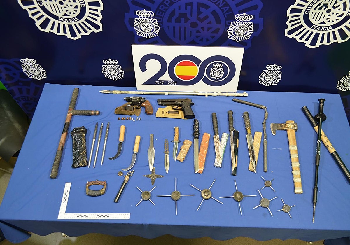 Armas incautadas al detenido en el barrio de San Pedro Regalado de Valladolid.