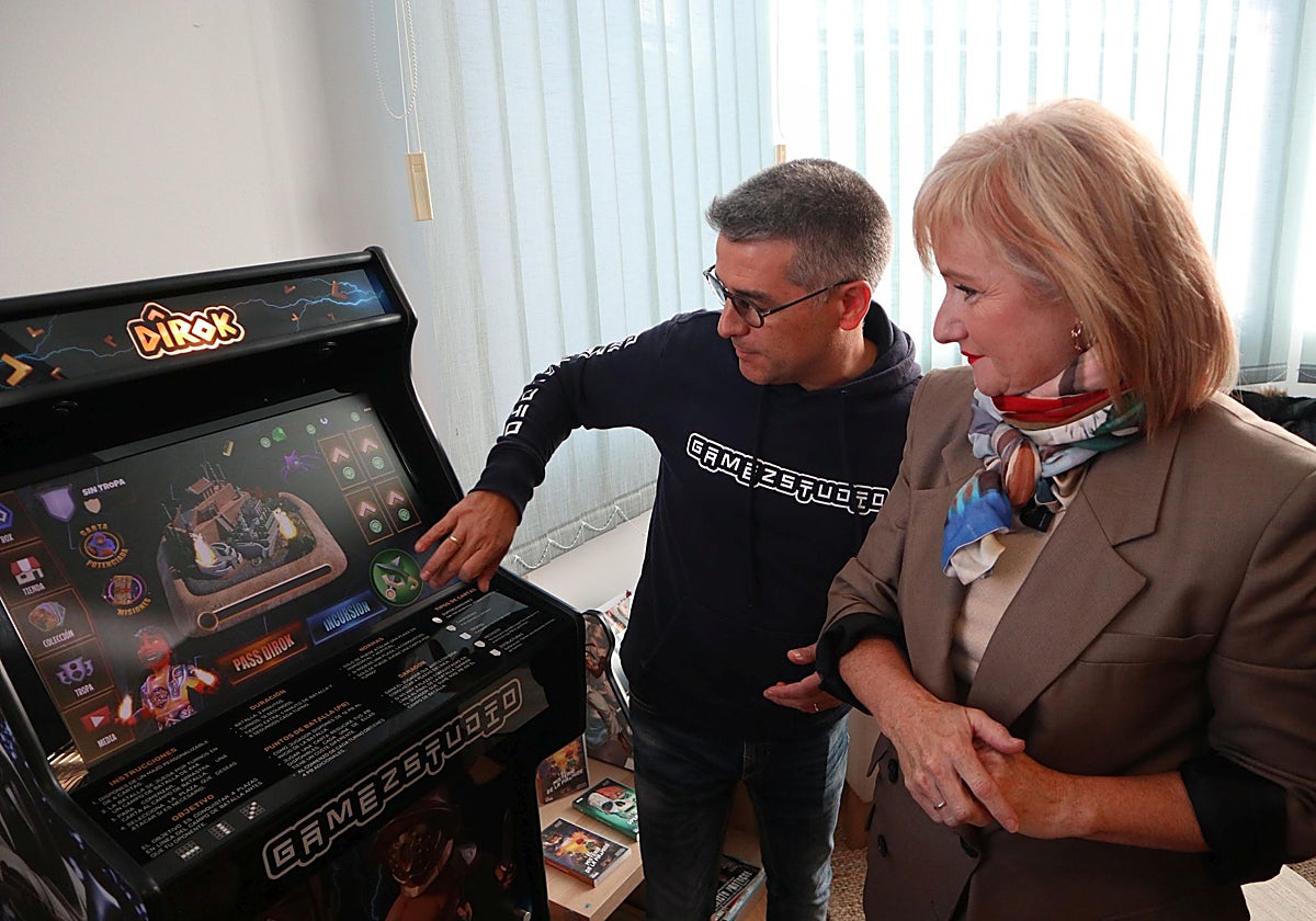 La consejera de Industria, Comercio y Empleo, Leticia García, se reúne con la Asociación de la Industria del Videojuego de Castilla y León, y visita las instalaciones de Gamez Studio.