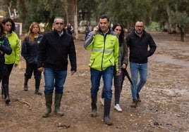 Juanma Moreno pide precaución en Cádiz y Sevilla, donde la DANA «podría generar problemas serios»