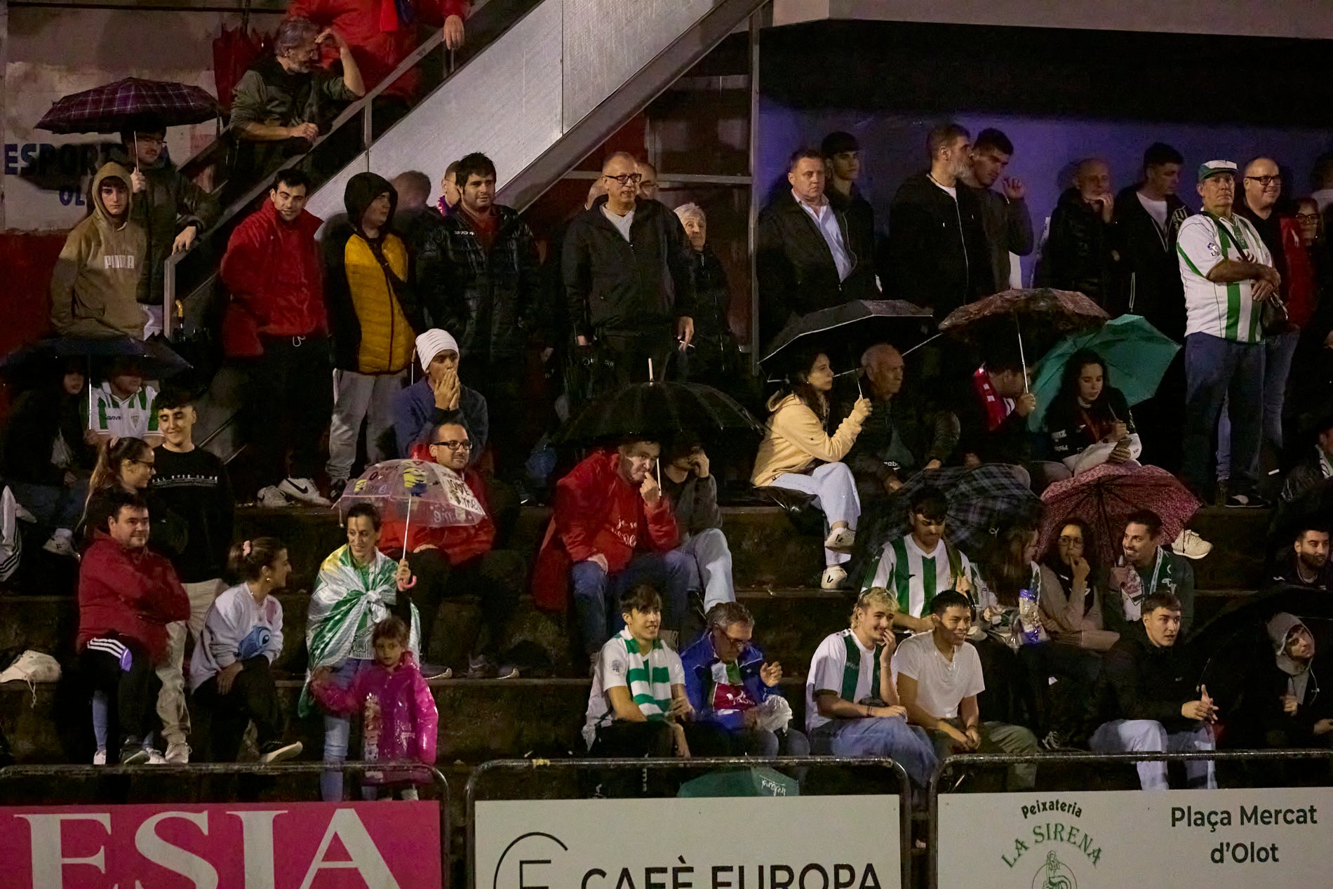 Las imágenes de la sorprendente eliminación copera del Córdoba CF en Olot