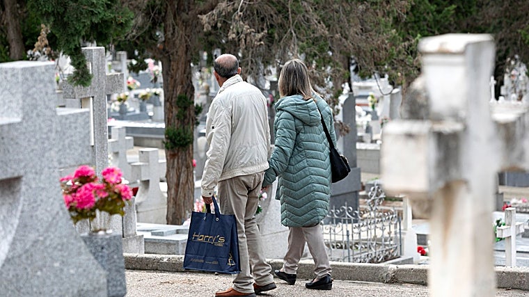 Se han establecido medidas para evitar los atascos a la entrada de los cementerios