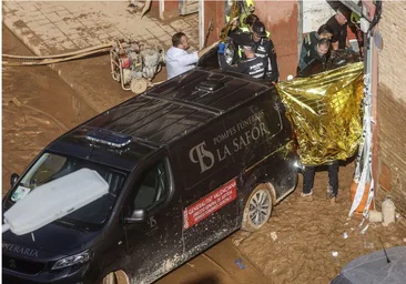 «No hay agua en el garaje papá, bajamos a por los coches»: la última llamada que acabó con siete personas ahogadas en Valencia