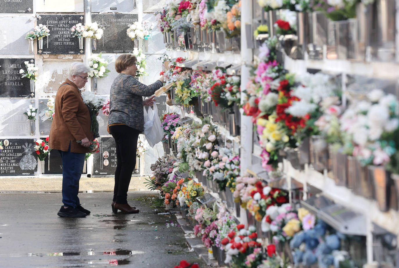 El eterno recuerdo a los difuntos en Córdoba el Día de Todos los Santos, en imágenes