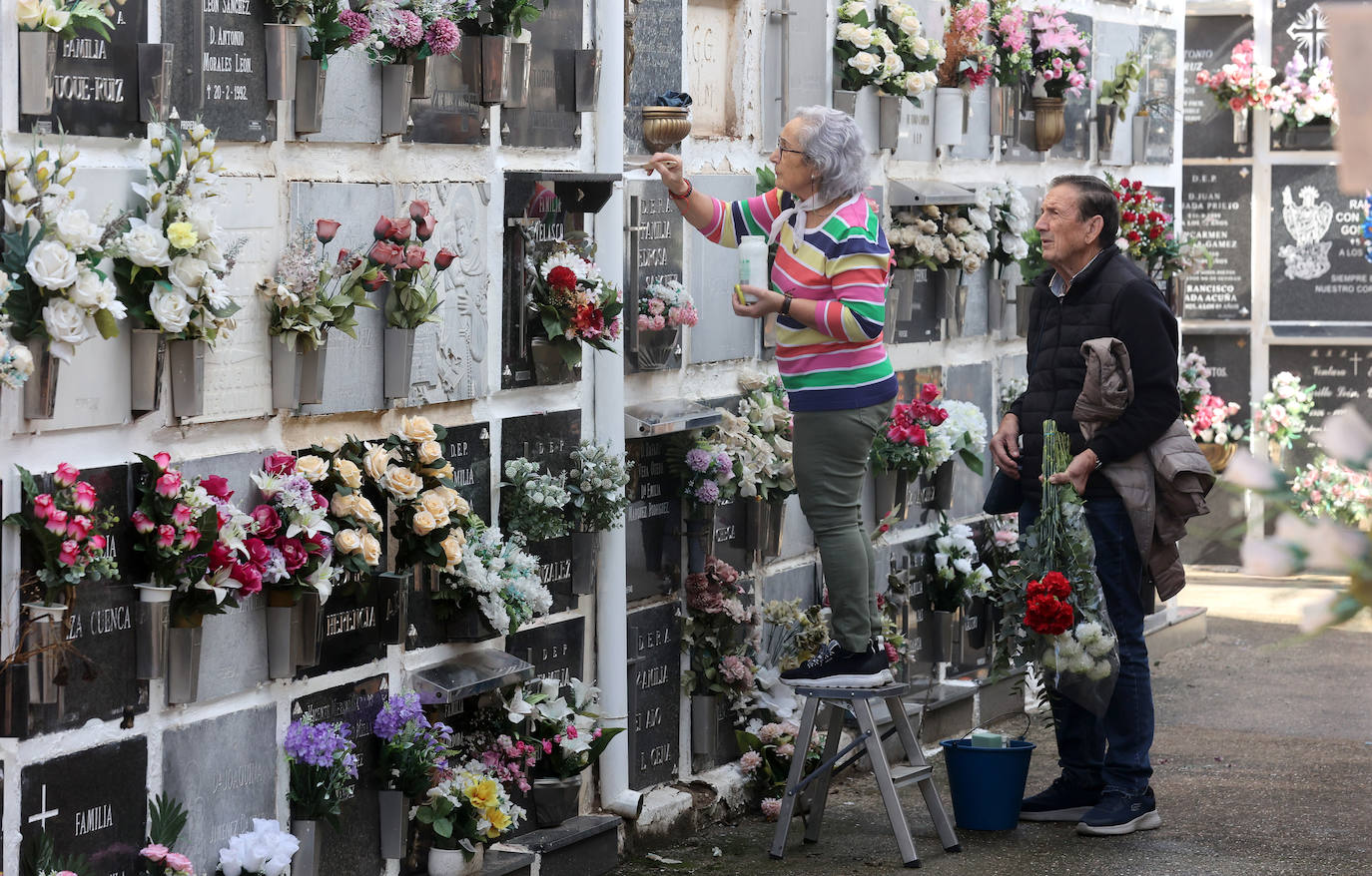 El eterno recuerdo a los difuntos en Córdoba el Día de Todos los Santos, en imágenes