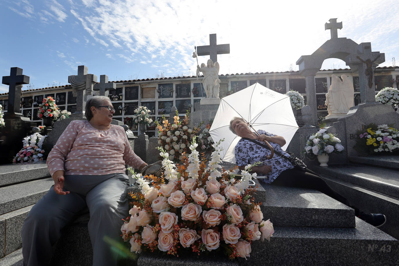 El eterno recuerdo a los difuntos en Córdoba el Día de Todos los Santos, en imágenes