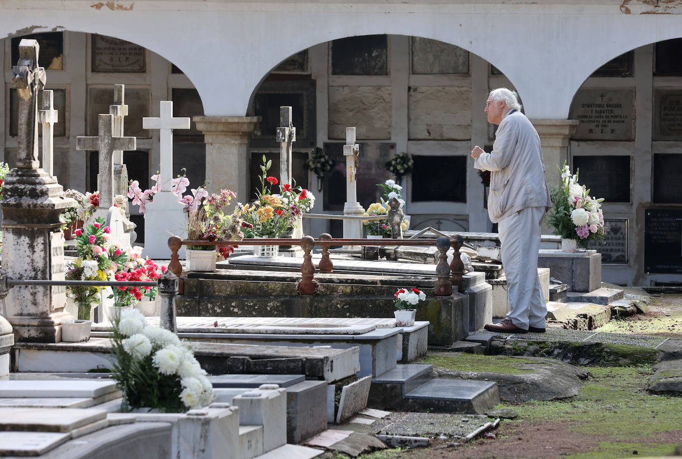 El eterno recuerdo a los difuntos en Córdoba el Día de Todos los Santos, en imágenes