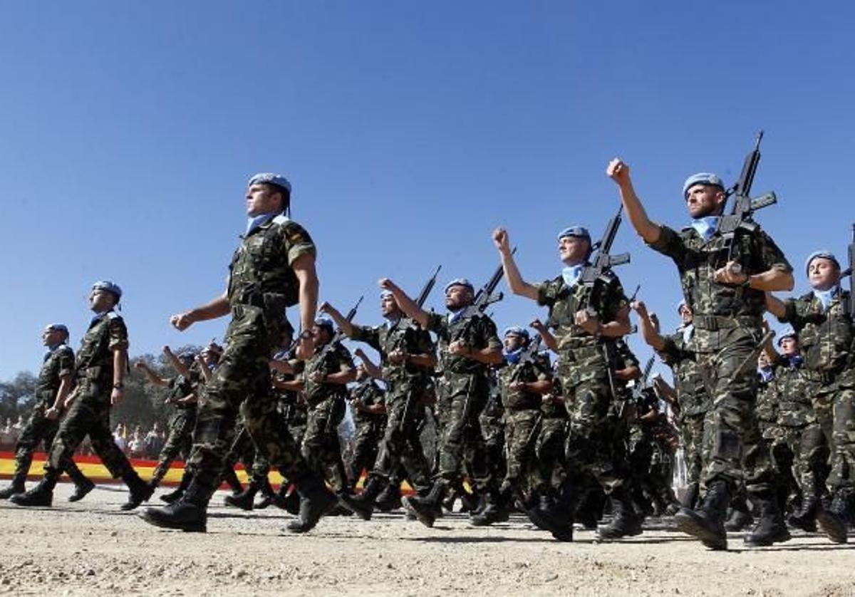 Militares de la base cordobesa de Cerro Muriano duarte un desfile