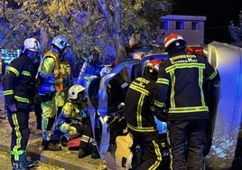 Heridos de diversa gravedad tres jóvenes de unos 22 años tras volcar el coche en el que viajaban en Leganés