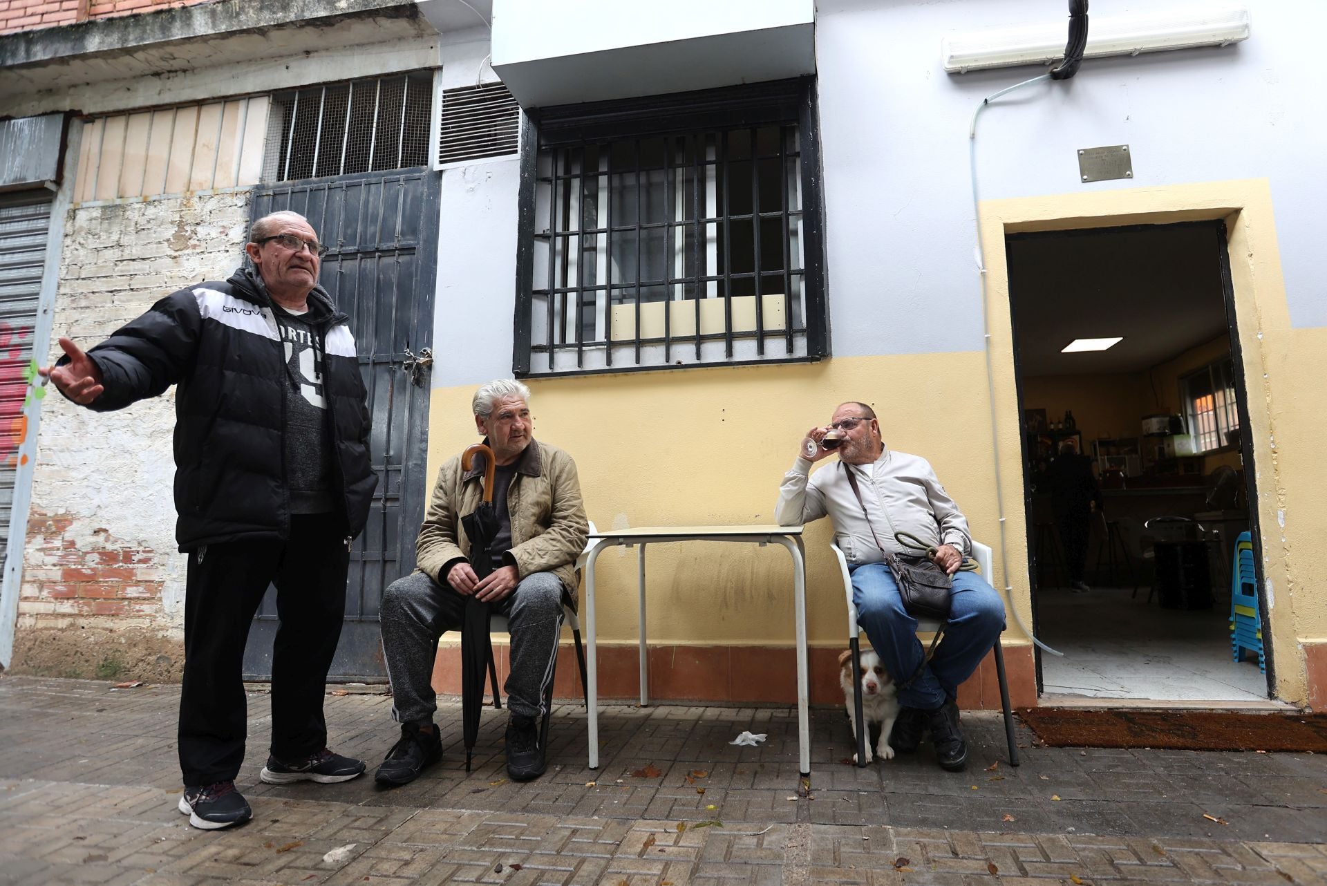 La vida en el Sector Sur y el Guadalquivir, dos de los barrios más pobres de España, en imágenes