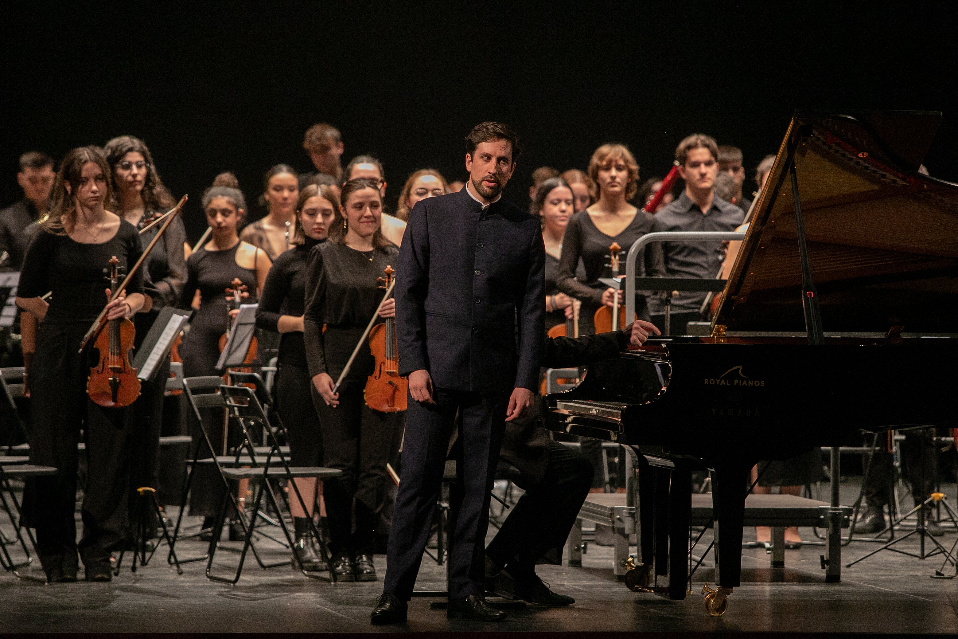 El concierto de Emin Kiourktchian y la Orquesta Joven de Córdoba, en imágenes