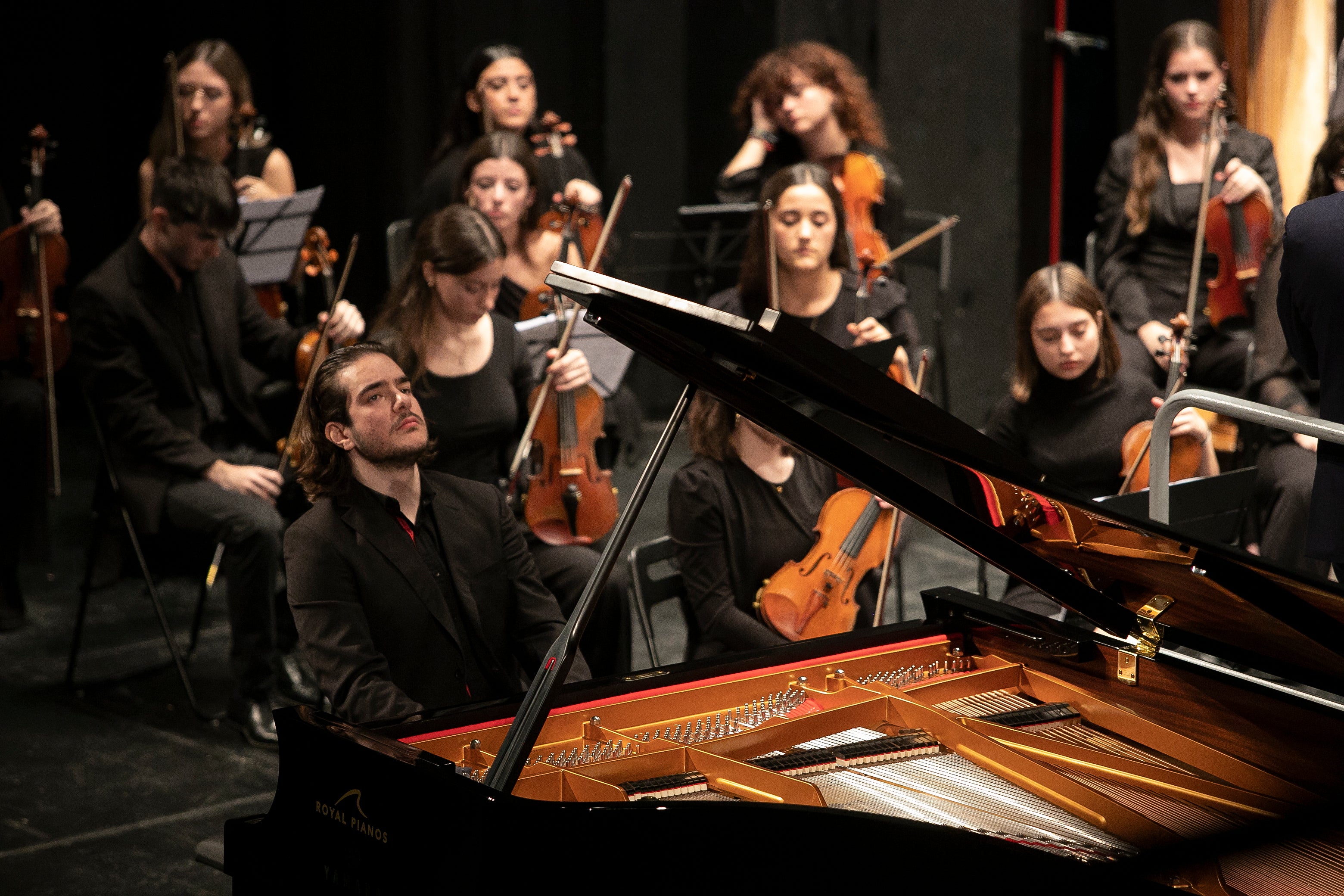 El concierto de Emin Kiourktchian y la Orquesta Joven de Córdoba, en imágenes