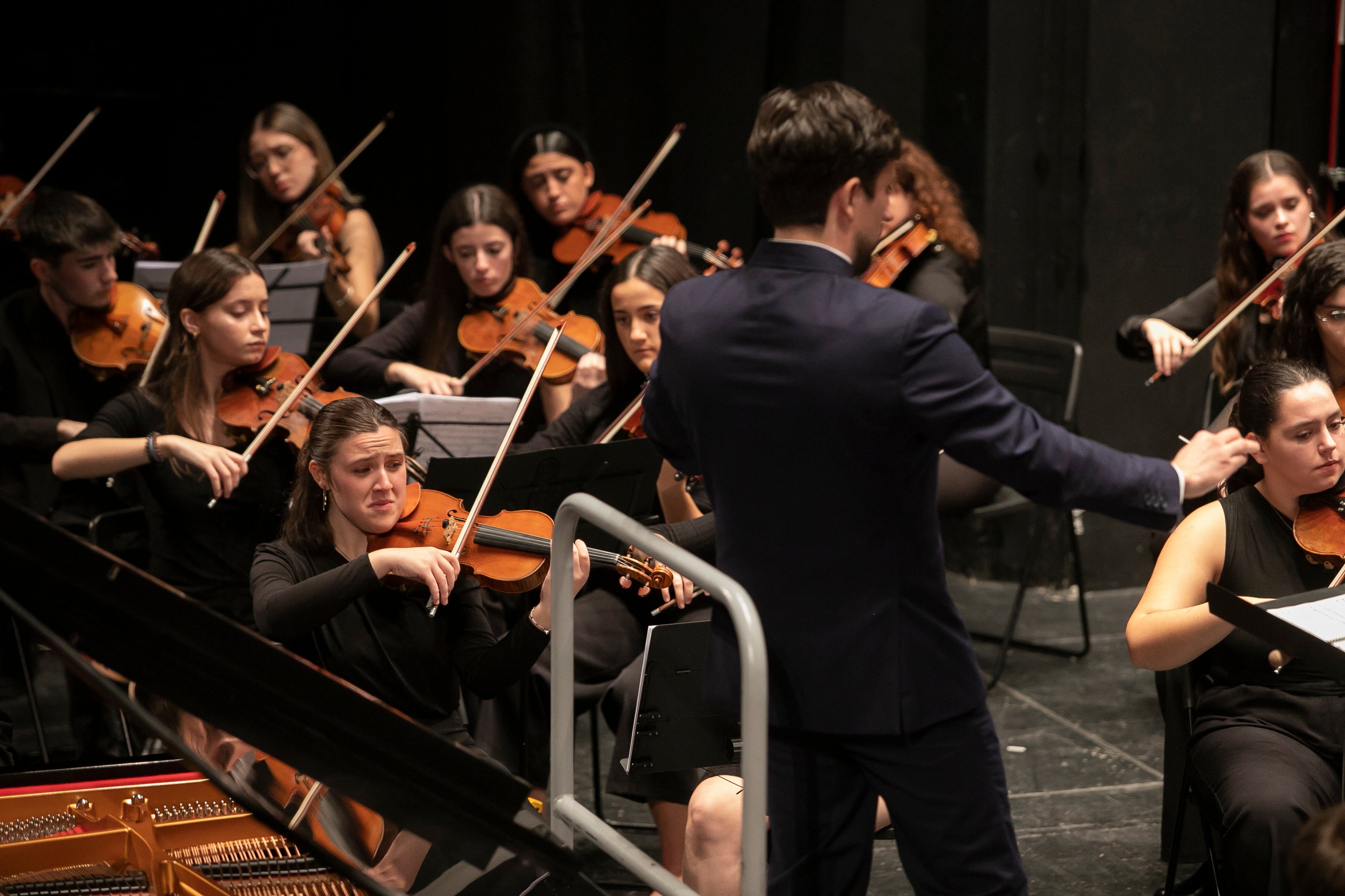 El concierto de Emin Kiourktchian y la Orquesta Joven de Córdoba, en imágenes