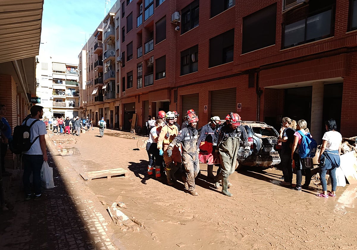 Efectivos del dispositivo enviado por la Comunidad de Madrid, en Valencia