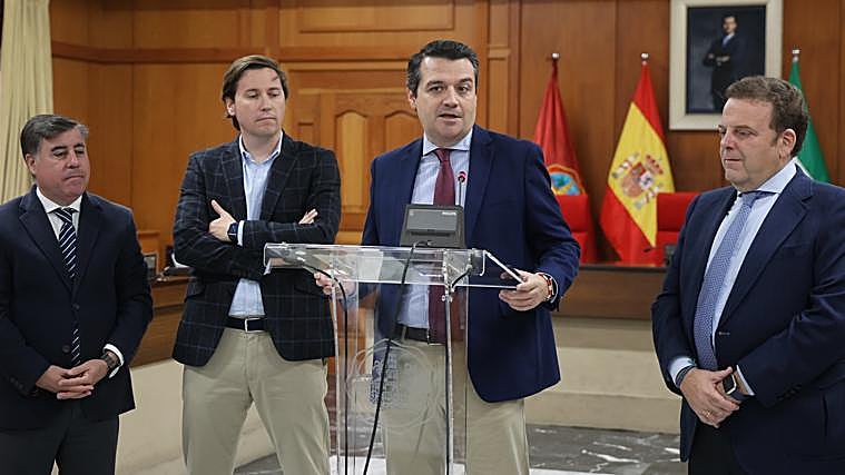 El alcalde, este lunes durante la presentación del espectáculo de Navidad de Cruz Conde