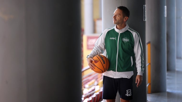 Alfredo Gálvez, entrenador del Coto Córdoba: «Este año tenemos potencial para pelear con todos los equipos de la liga»