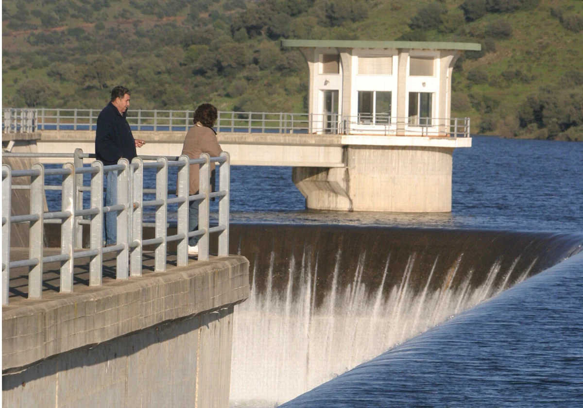 Actualmente los embalses de Málaga tienen en conjunto 141 hectómetros cúbicos de los 61l de su capacidad total