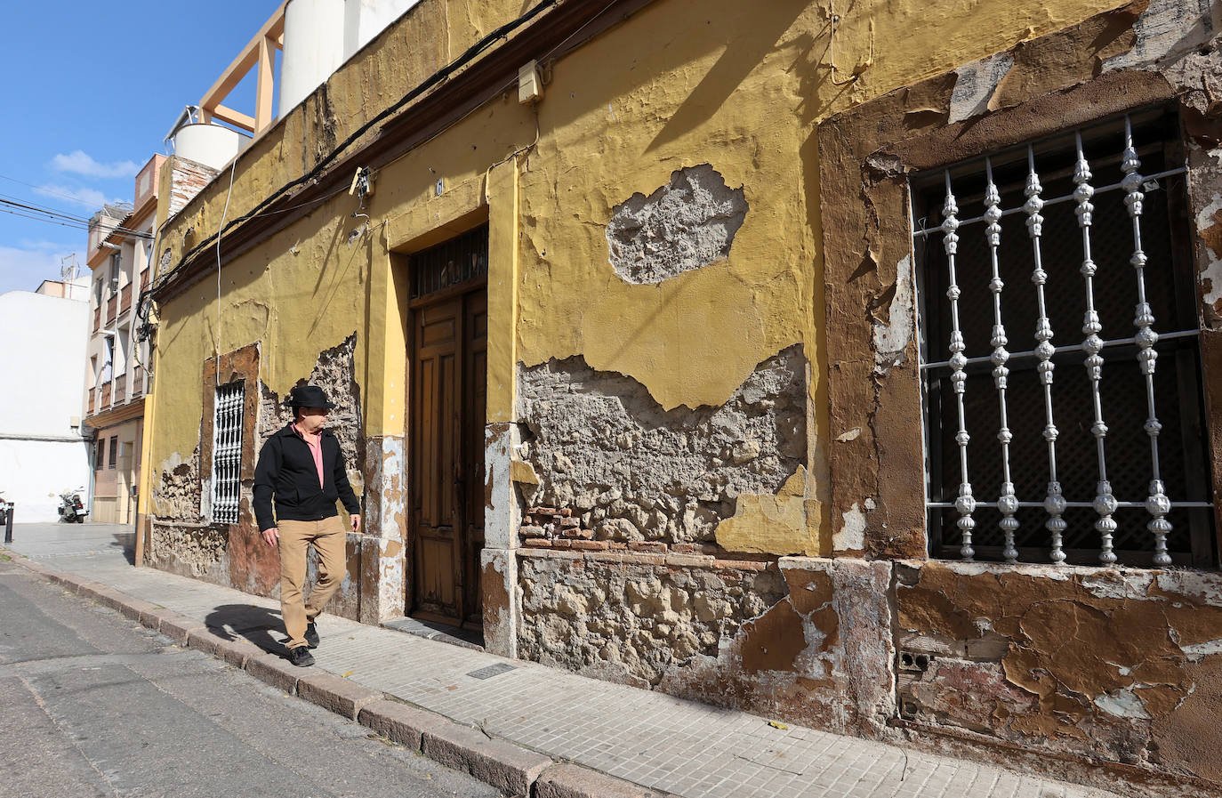 El deterioro del barrio de la Huerta de la Reina de Córdoba, en imágenes