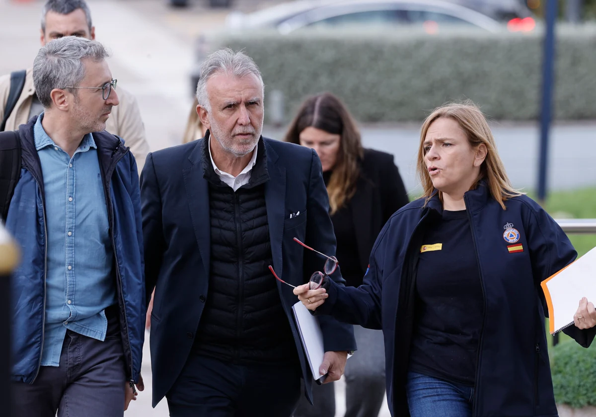 El ministro Ángel Víctor Torres este lunes con la delegada del Gobierno en la Comunidad Valenciana, Pilar Bernabé