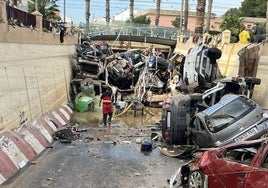 El agricultor que desmonta el bulo del túnel repleto de muertos por la DANA: «Retiré entre 100 y 150 coches y no sacamos ningún cadáver»