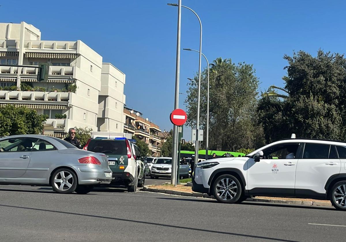 Dispositivo policial desplegado en el Brillante para detener al ladrón de un coche en Villaviciosa