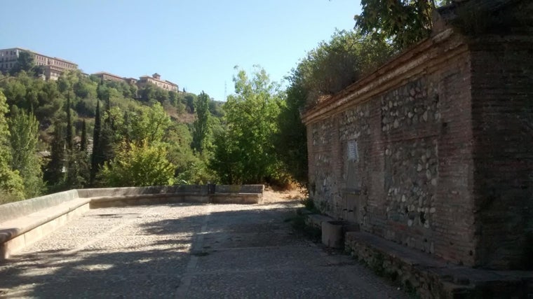 La Fuente del Avellano, con vistas a la Abadía del Sacromonte, es parada obligatoria