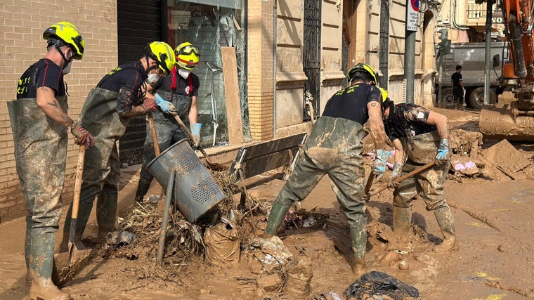 El testimonio de un bombero cordobés en Valencia: «La catástrofe es descomunal; es muy difícil acceder a algunas zonas»