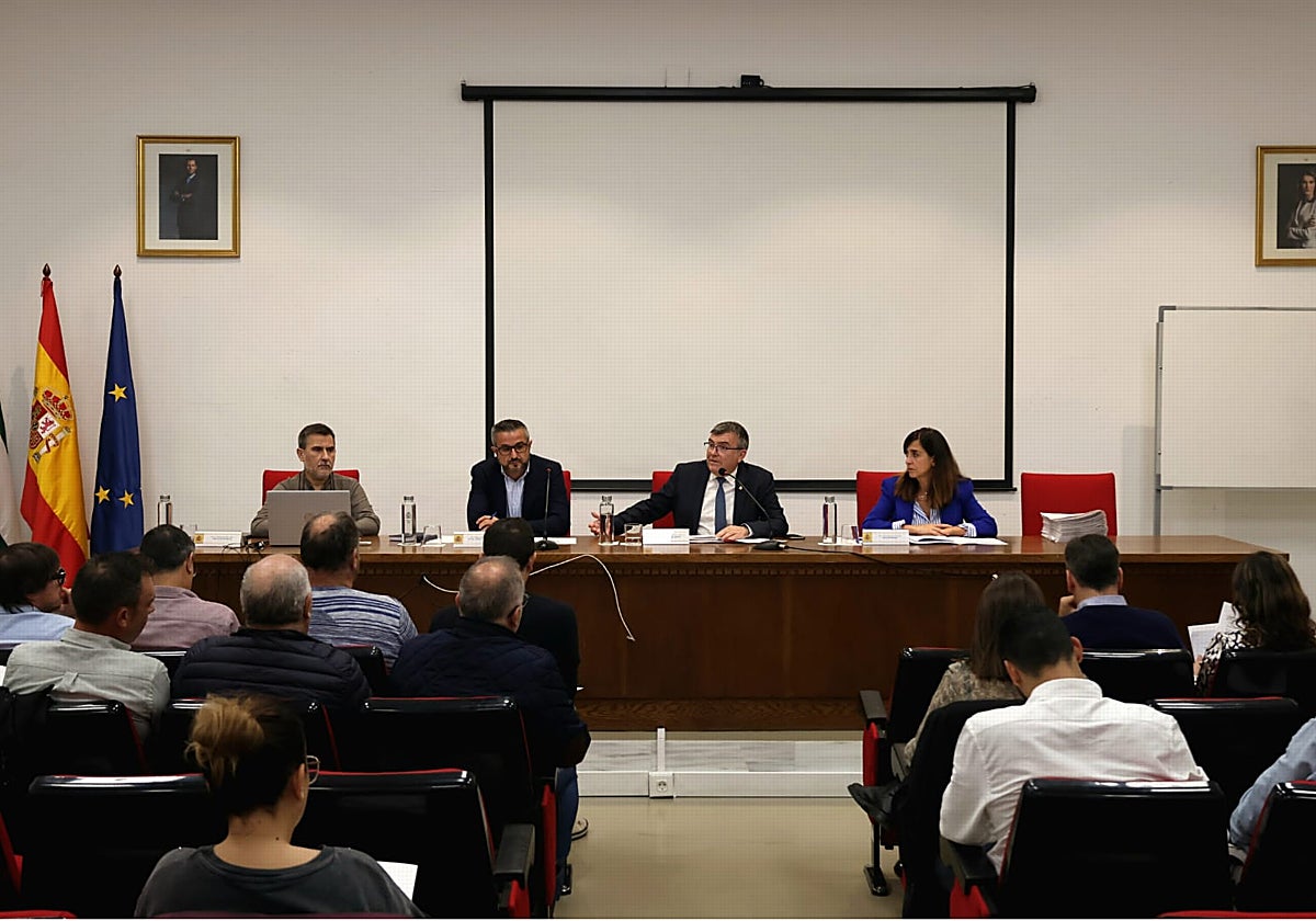 Reunión mantenida hoy entre el subdelegado y alcaldes de municipios afectados por la DANA