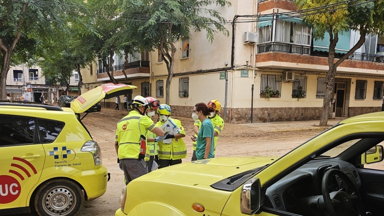 El emotivo agradecimiento de un niño valenciano recarga de energía a los bomberos canarios