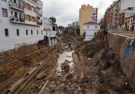 Tras la riada por la DANA en Valencia, los derrumbes: «Si los vecinos abren la puerta de casa se caen por el barranco»