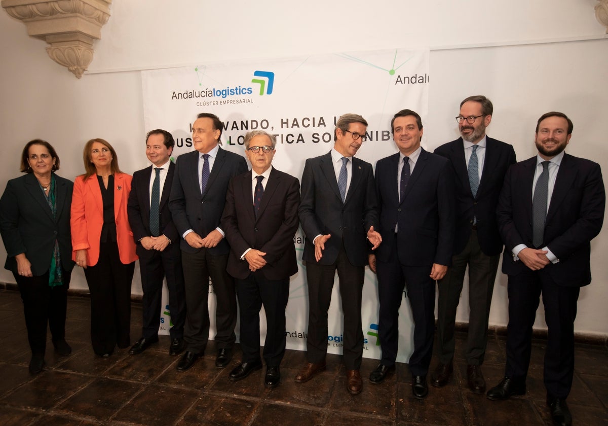 Autoridades junto con el presidente del clúster Miguel Ángel Tamarit