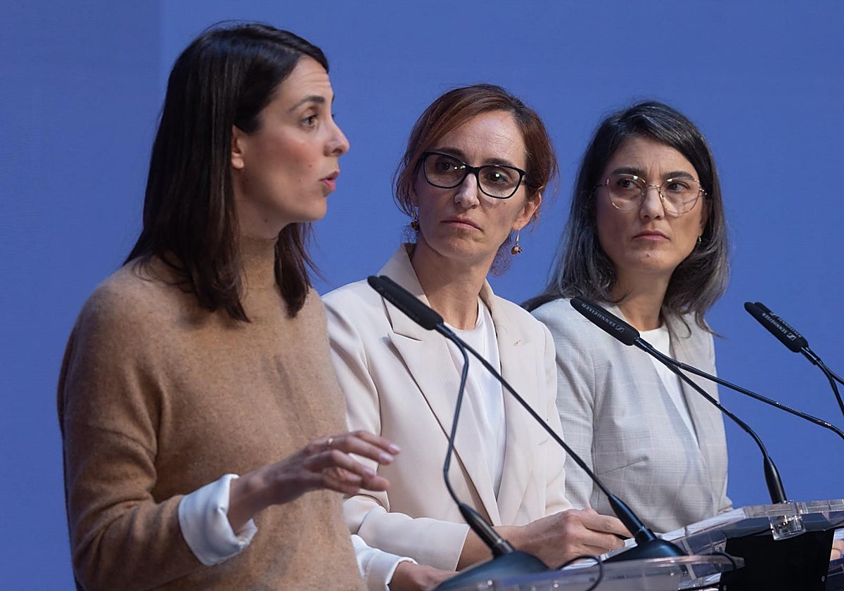 Rita Maestre, Mónica García y Manuela Bergerot, tras estallar el escándalo de Errejón