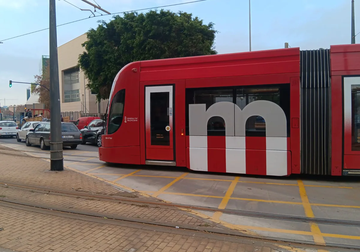 Un convoy de las líneas tranviarias de Metrovalencia