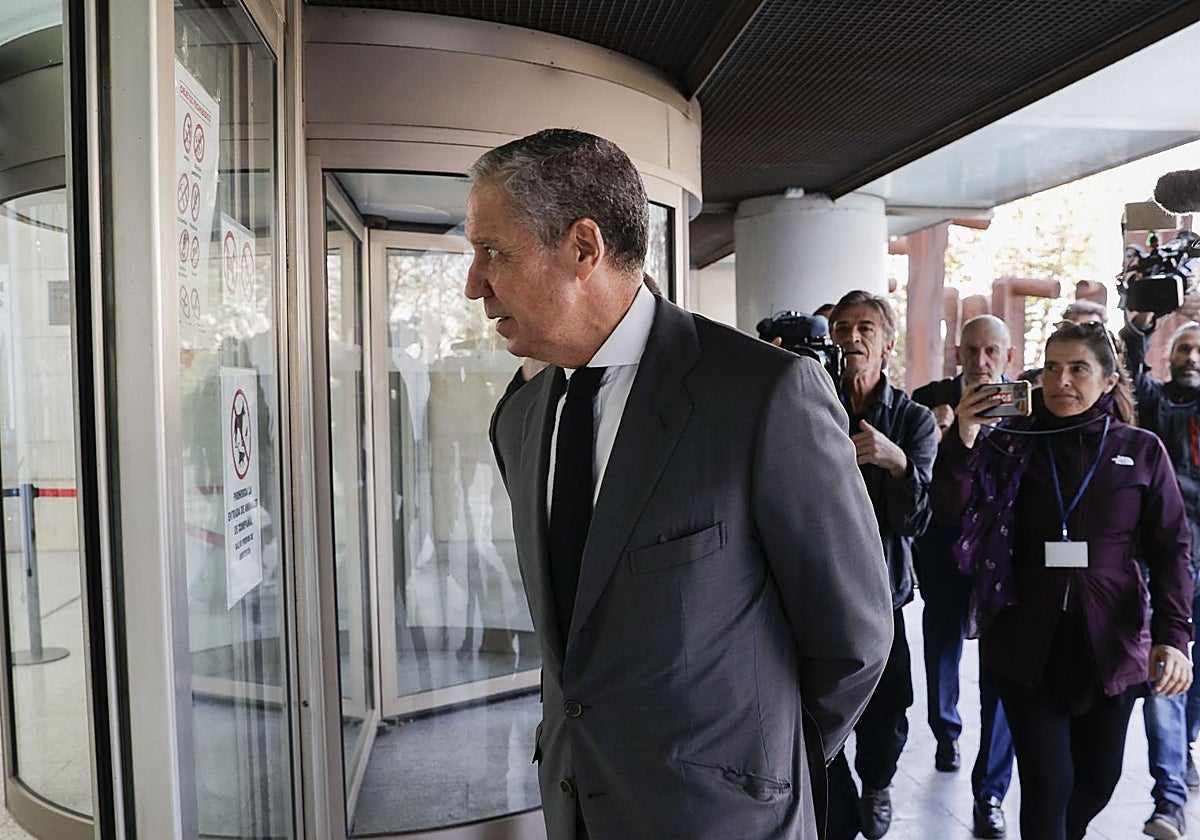 El exministro y expresidente de la Generalitat Eduardo Zaplana a su llegada este jueves a los juzgados de Valencia