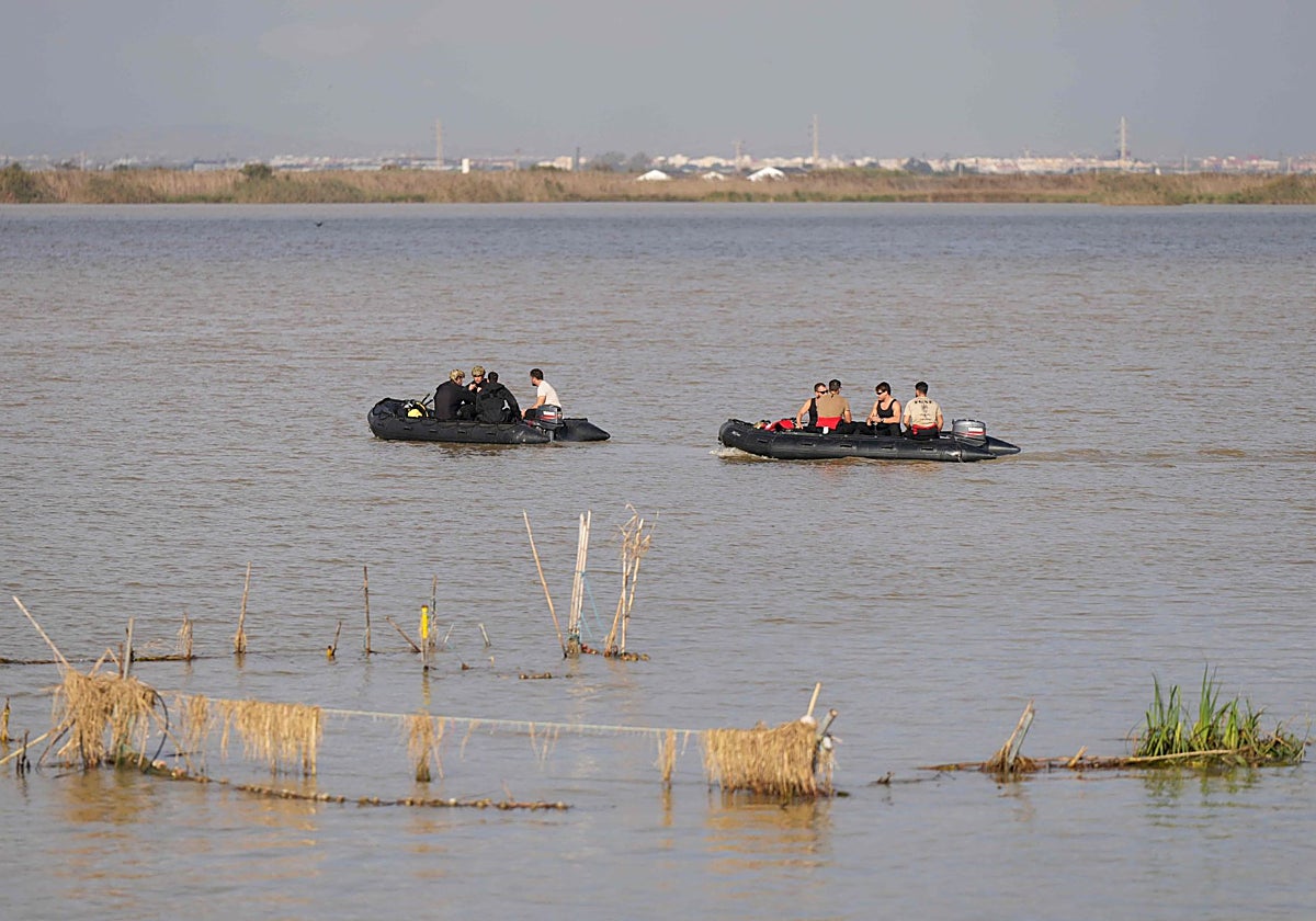 Imagen del dispositivo de búsqueda de víctimas mortales de la DANA en la Albufera de Valencia