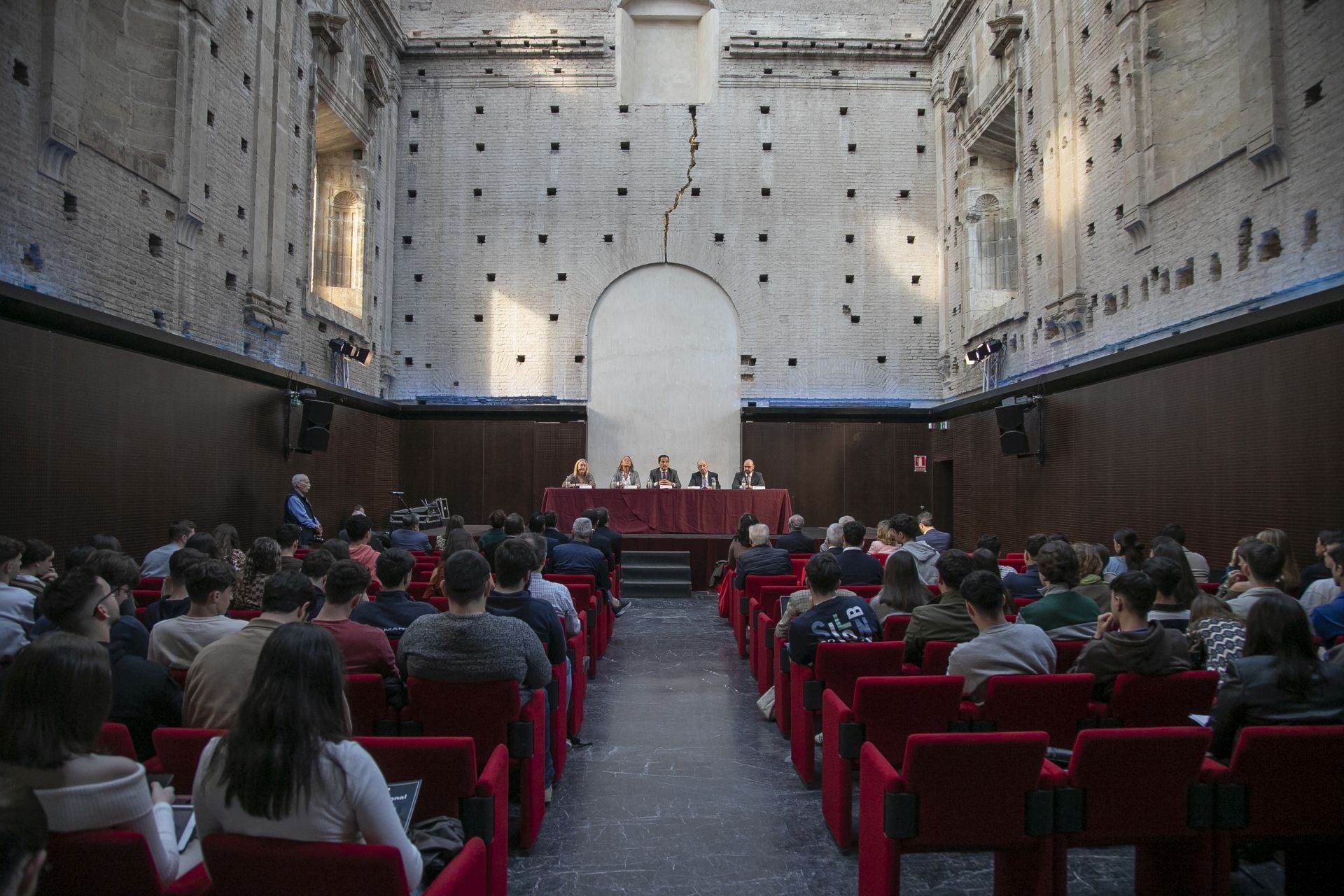 El coloquio sobre el consenso y la Constitución en Córdoba, en imágenes
