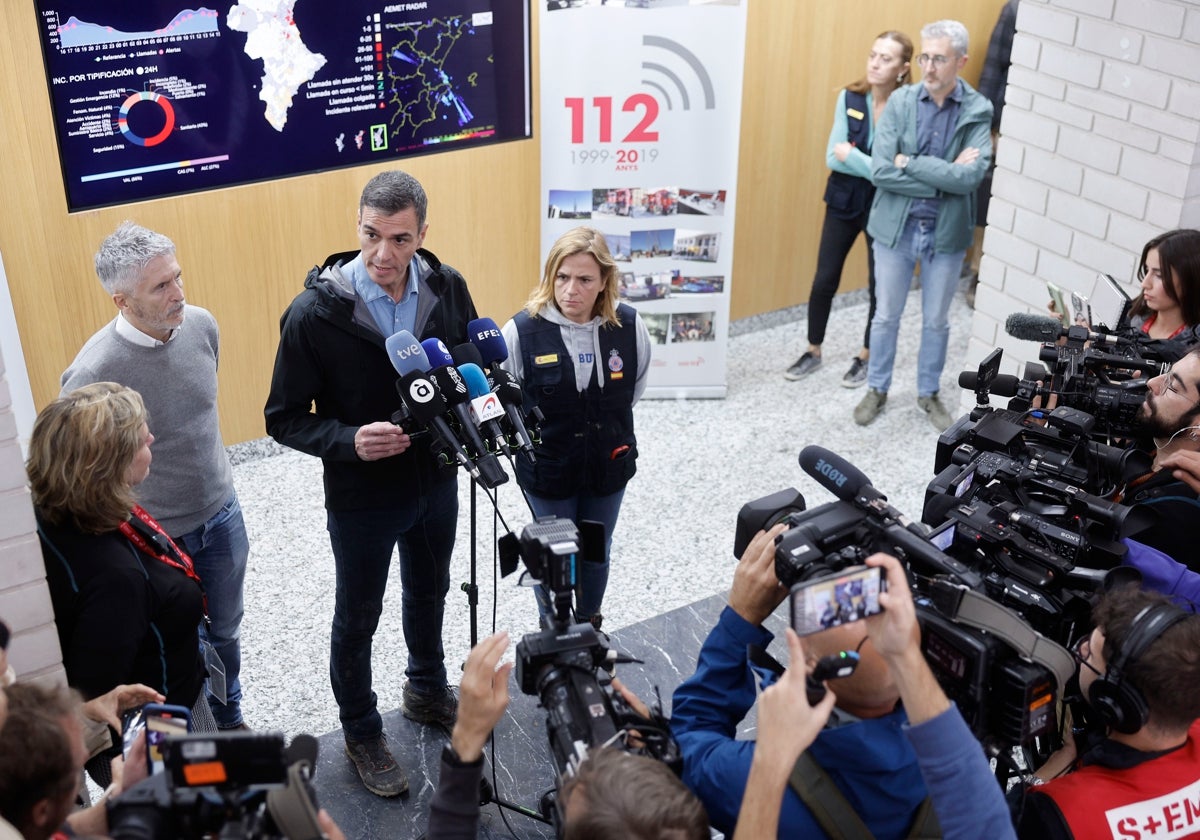 Los trabajadores del 112 en La Eliana dicen que ningún político ha entrado en la sala para ver el volumen de trabajo que tienen más de una semana después de la DANA