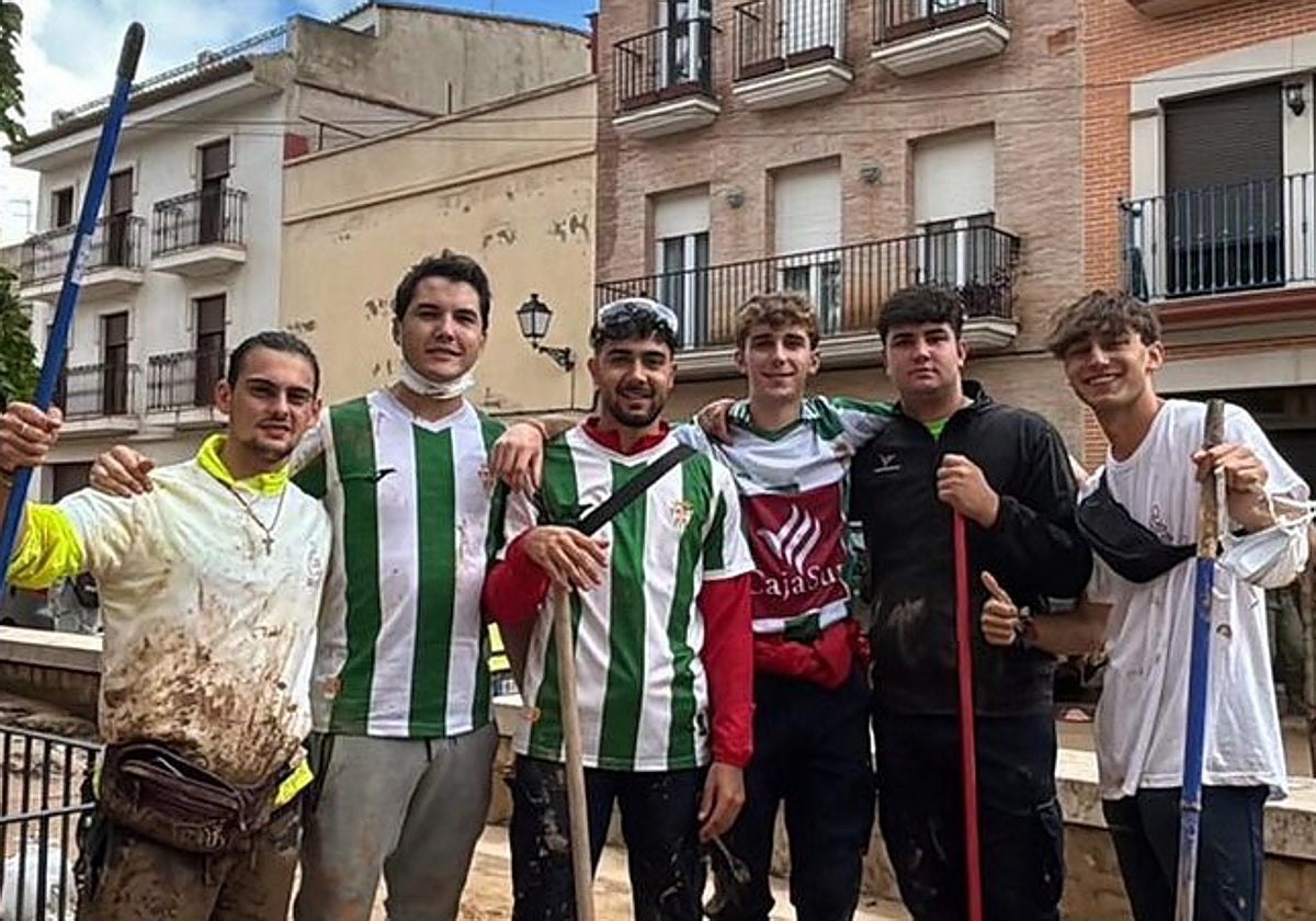 Un grupo de jóvenes cordobesistas, dispuestos a ayudar a Valencia por la DANA