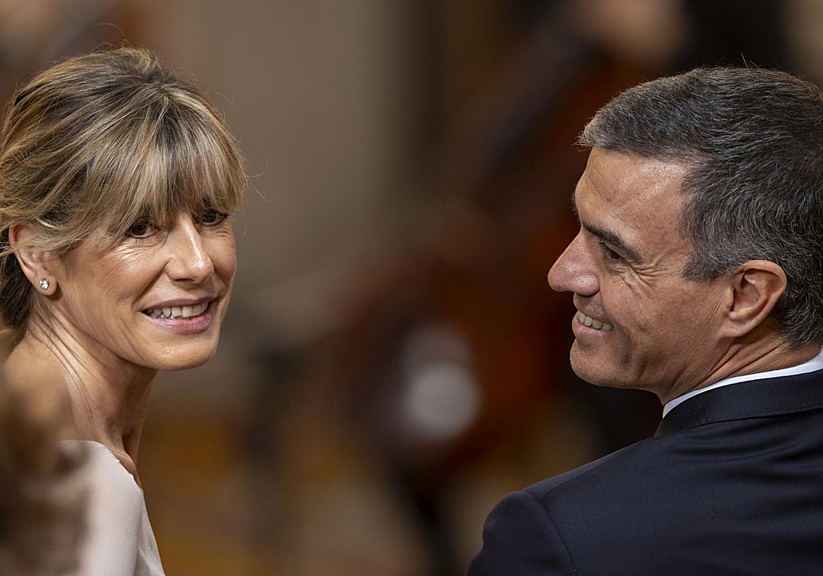 Begoña Gómez junto a Pedro Sánchez, en los actos del X aniversario de la proclamación de Felipe VI