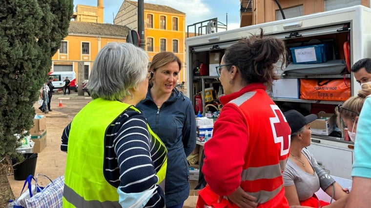 Imagen de la alcaldesa de Valencia, María José Catalá, en la pedanía de La Torre