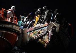 Canarias, a 300 migrantes por día