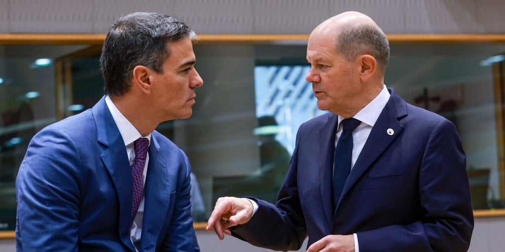 Pedro Sánchez pierde aliados a ambos lados del Atlántico