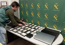 Un instalador de redes wifi robó en colegios decenas de ordenadores y tablets y dinero de los alumnos
