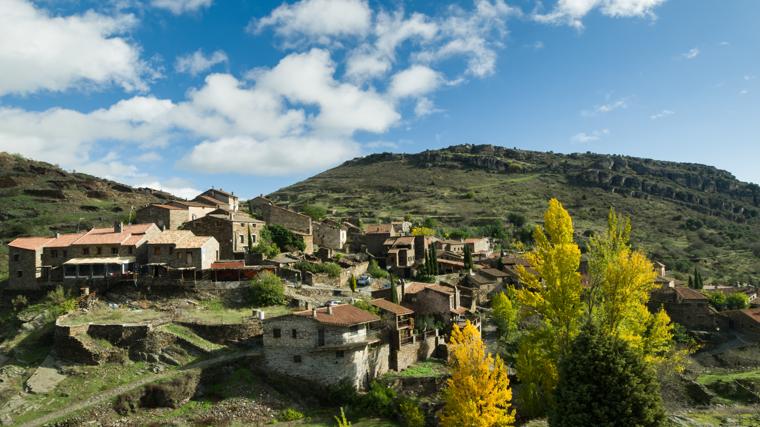 Este pueblo de Madrid que se quedó atrapado en el tiempo y es uno de los más bonitos de España: dónde está y cómo llegar