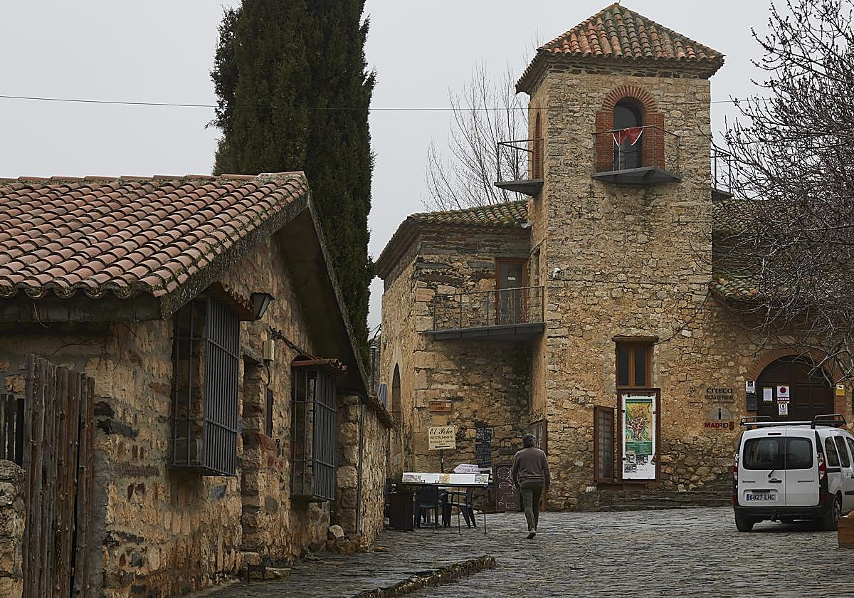 Este pueblo de Madrid se quedó atrapado en el tiempo y es uno de los más bonitos de España: dónde está y cómo llegar