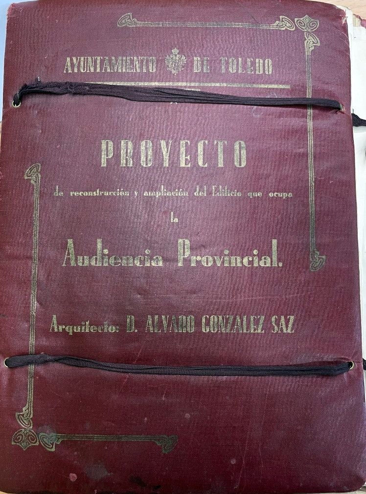 Carpeta del proyecto de la Audiencia Provincial elaborado por González Saz para el Ayuntamiento en 1929. Archivo Municipal de Toledo
